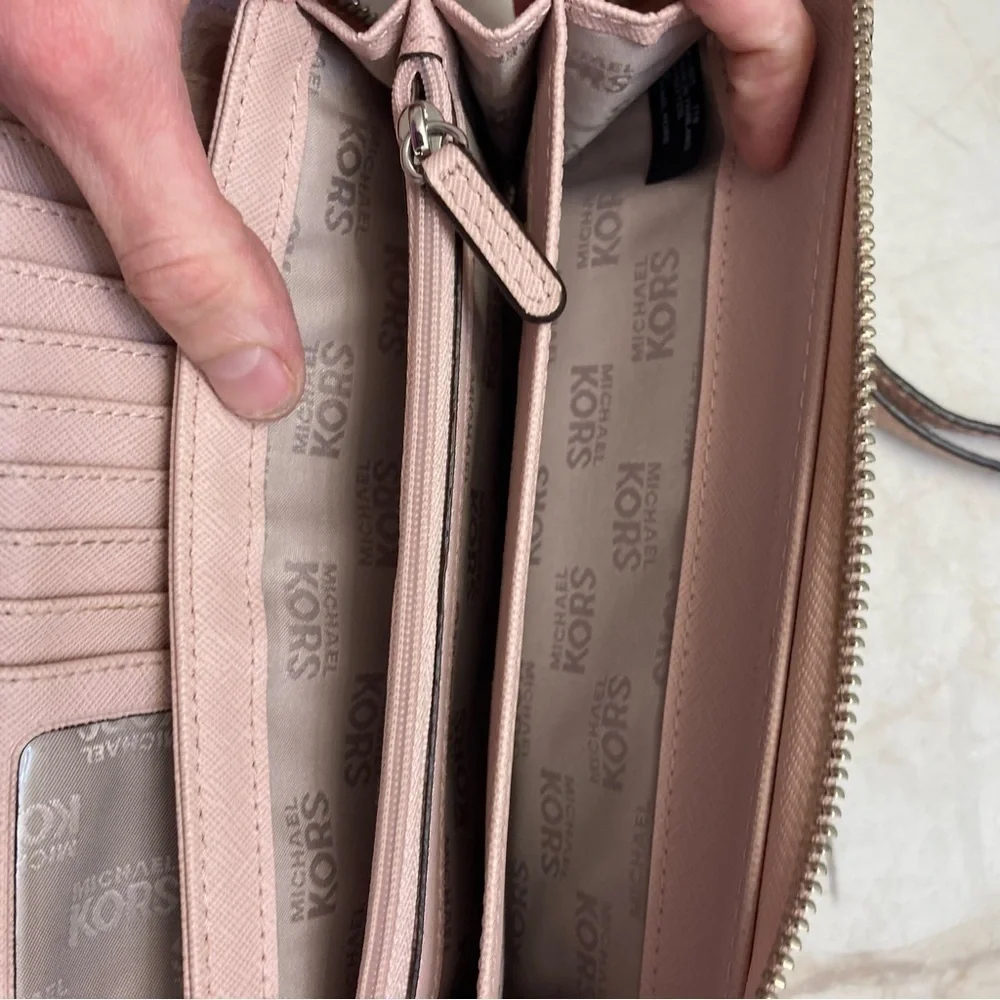 Michael kors pink leather zipper wristlet clutch bag